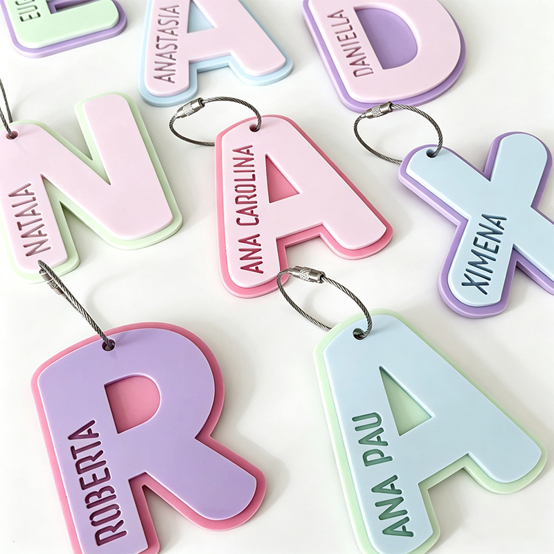 Resin Art Alphabet - Breloczek z wygrawerowanym imieniem na zamówienie,